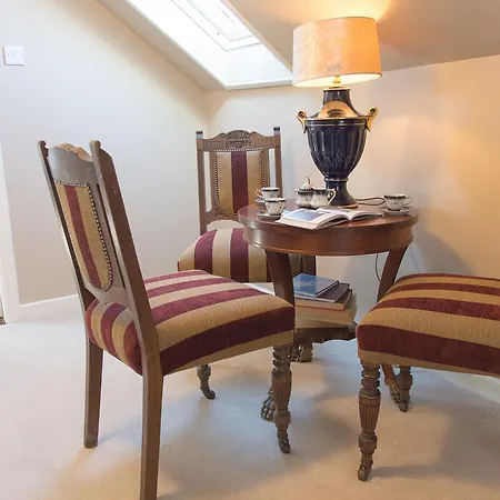 Town House 3*